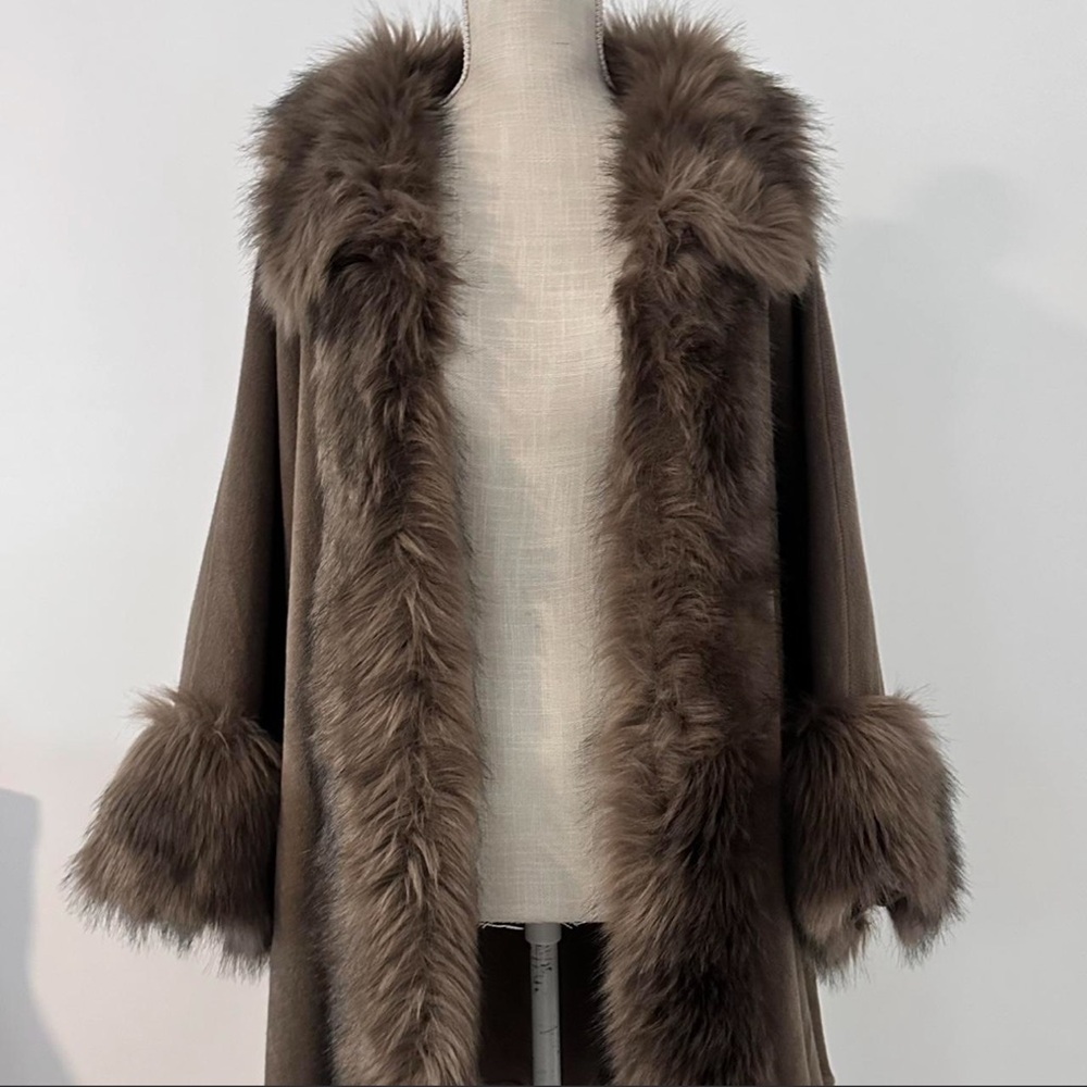Elegant Faux Fur Trimmed Cape